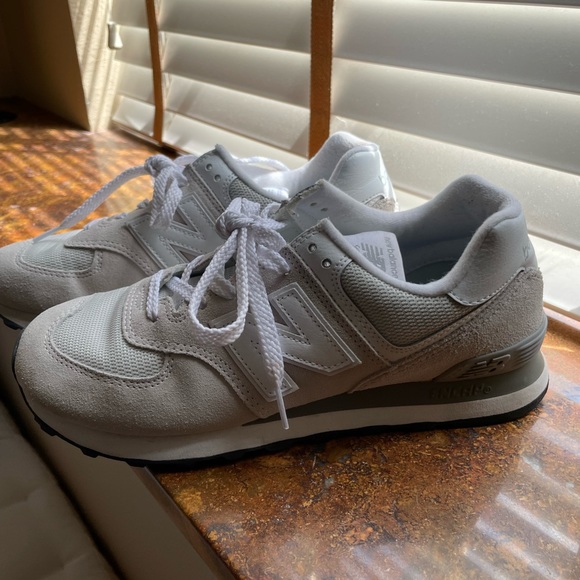 New Balance 574 Sneakers - Nimbus Cloud. Women's size 9. - Picture 2 of 8